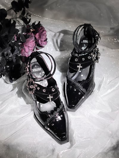 Visit by Night — Pointed-Toe Heels (8.5 cm)