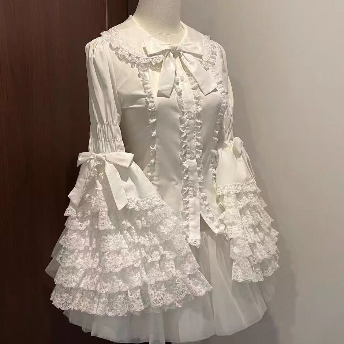 Lace Hime-Sleeve Bow Blouse